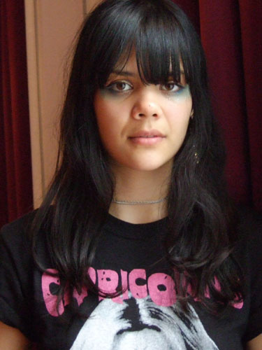 Bat for lashes embellit Cure